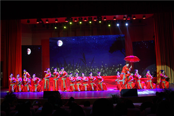 2016122911080388.jpg 公司举办2017年新年音乐晚会